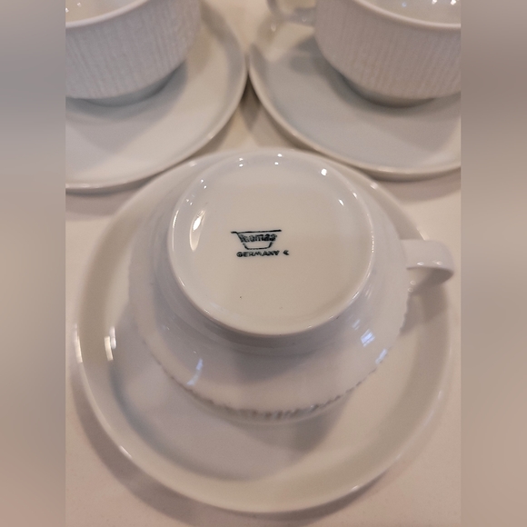 Set of Teacups with Saucers - Picture 3 of 6